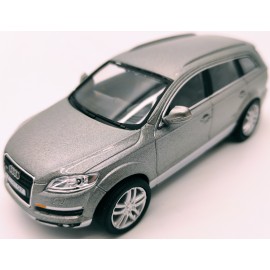 AUDI Q7 CARARAMA 1/43 GRIS